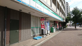 コンビニ　ファミリーマート 上落合二丁目店（コンビニ）まで157m