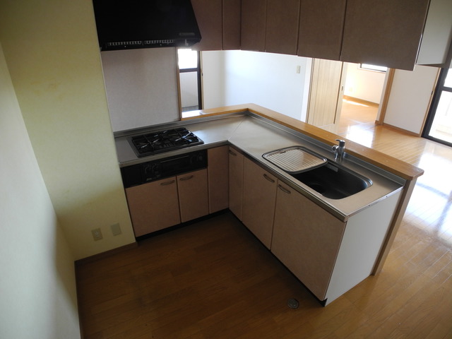 キッチン　※室内画像は別号室のもの