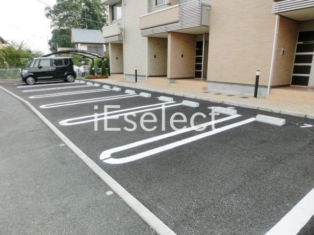 駐車場　敷地内駐車場あります