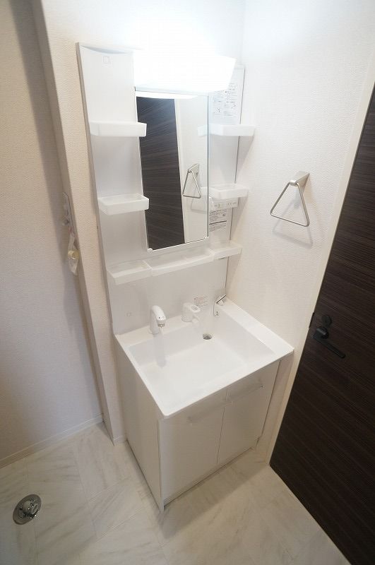洗面設備　シャンプードレッサーで忙しい朝にも寝癖の付いた頭にも優しい☆