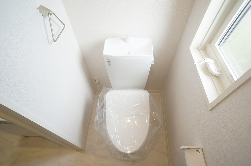 トイレ　人気のシャワートイレ・バストイレ別です♪トイレが独立している