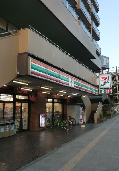 コンビニ　セブンイレブン 横須賀中央店（コンビニ）まで392m