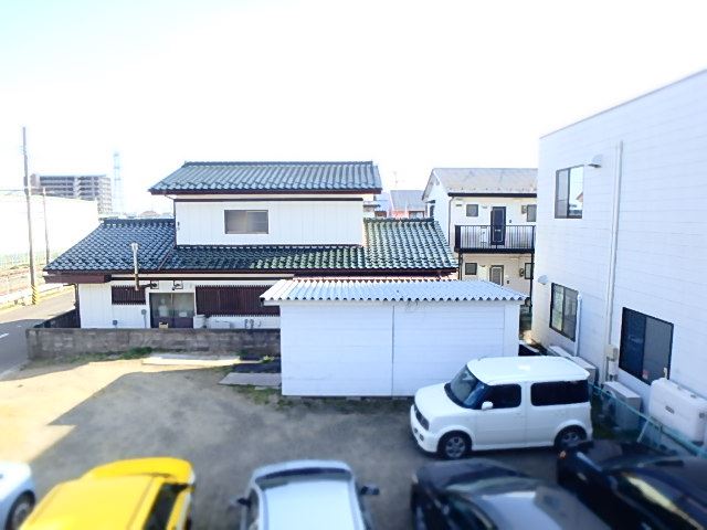 眺望　目の前は建物がなく駐車場になっています。