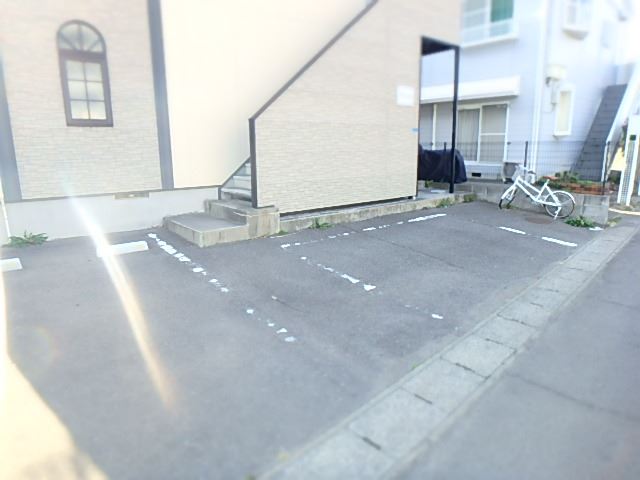 駐車場　敷地内に駐車スペースがありますが現在空きはありません。