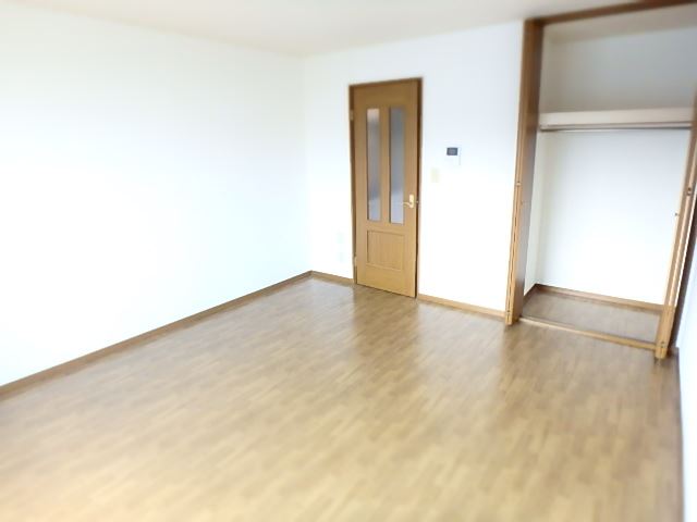 居室・リビング　広々１０帖のお部屋です。