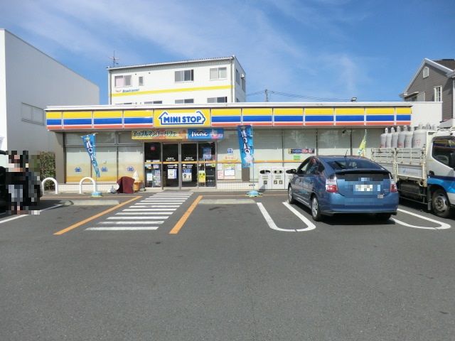 コンビニ　ミニストップ藤沢石川１丁目店（コンビニ）まで1024m