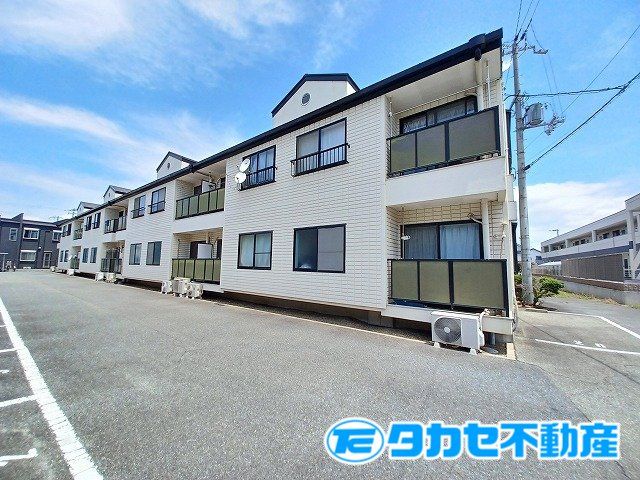 建物外観　駐車場