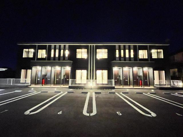 駐車場　外観写真（夜）