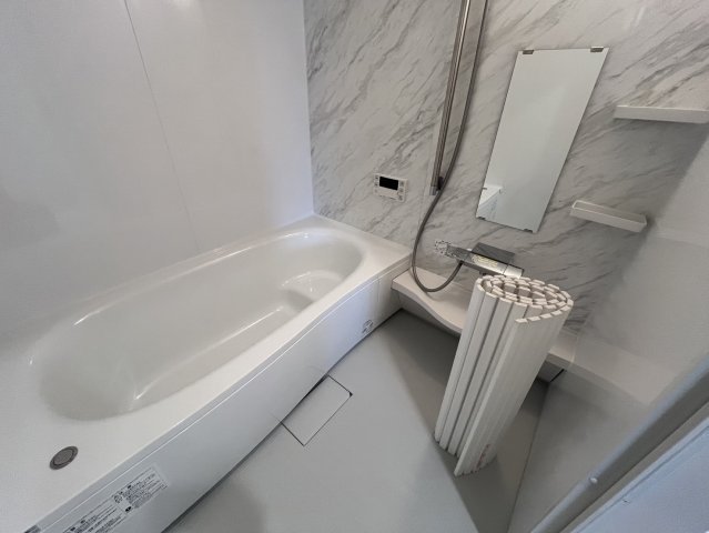 バス・シャワールーム　同施工会社の別建物写真です。