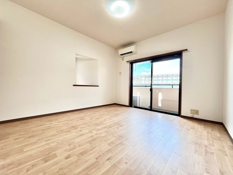 居室・リビング　南向きの明るいお部屋です。