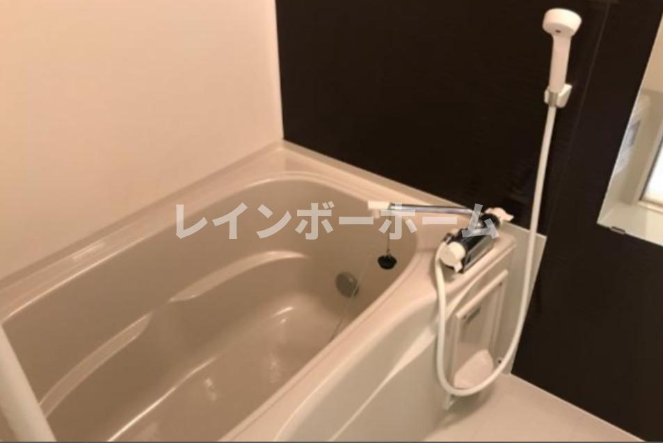 バス・シャワールーム　落ち着いた空間のお風呂です
