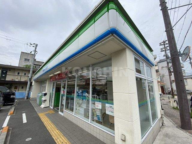 コンビニ　ファミリーマート（コンビニ）まで248m