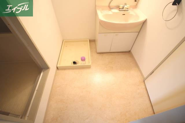洗面設備　同物件別部屋の写真です