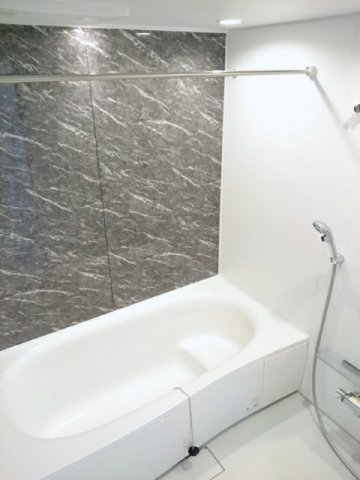 バス・シャワールーム　コンパクトで使いやすいお風呂です