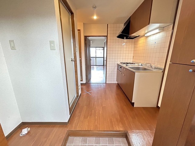 玄関　※別号室の写真です。現況優先