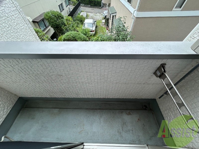 バルコニー　バルコニーです。天気のいい日は洗濯物が干せますね。