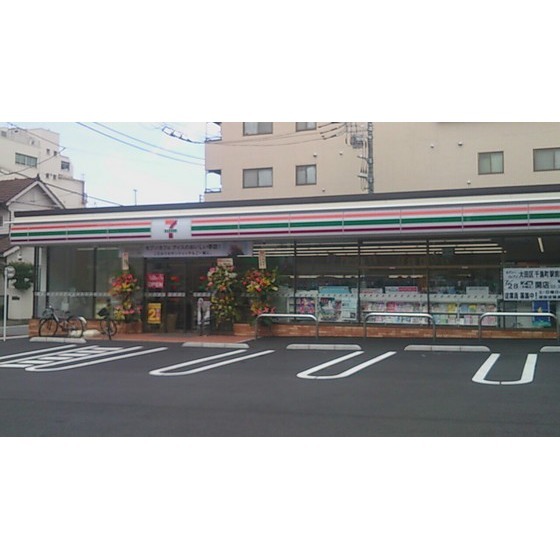 コンビニ　セブンイレブン大田区千鳥町駅前店（コンビニ）まで563m