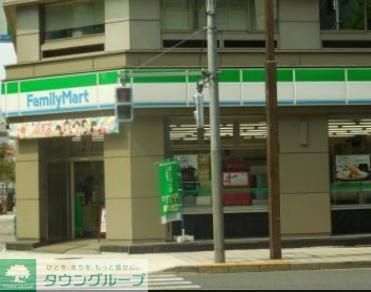 コンビニ　ファミリーマート（コンビニ）まで180m