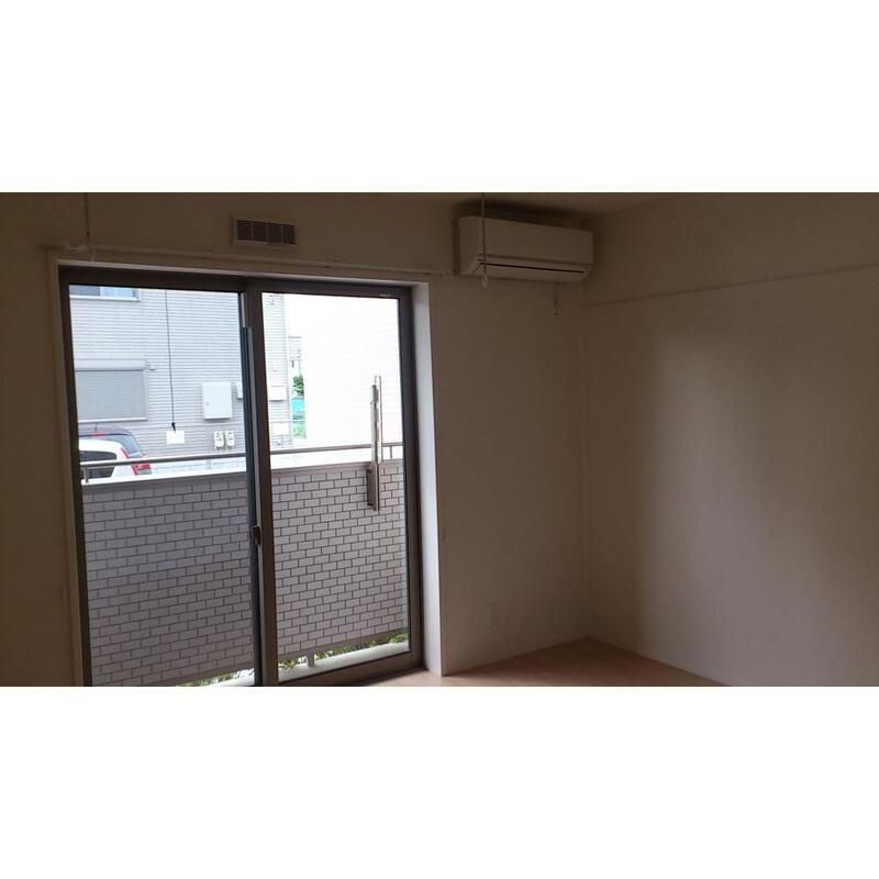 居室・リビング　別部屋参考写真となります