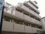 建物外観　大通りから一歩入った、落ち着いた環境です。