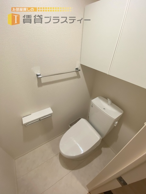 トイレ　ウォシュレット完備。