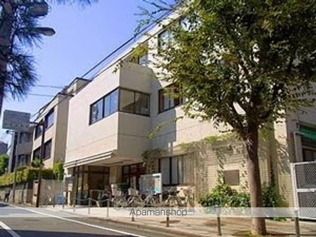 図書館　新宿区立鶴巻図書館（図書館）まで566m