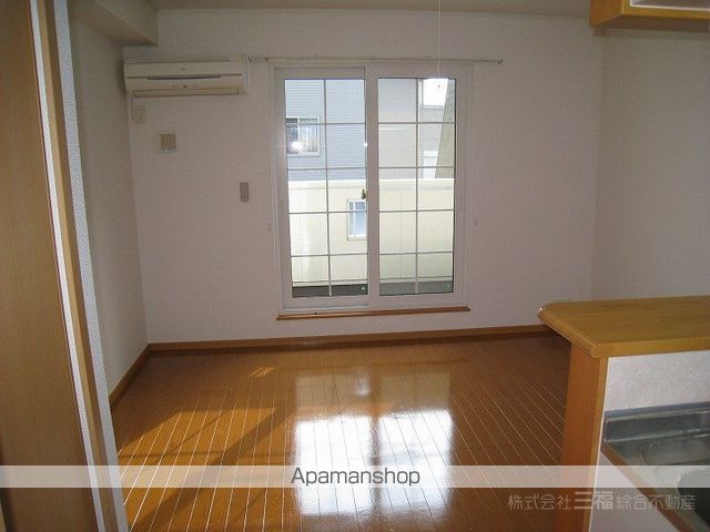 ＪＲ予讃線 市坪駅 徒歩8分 2階建 築20年の居間写真