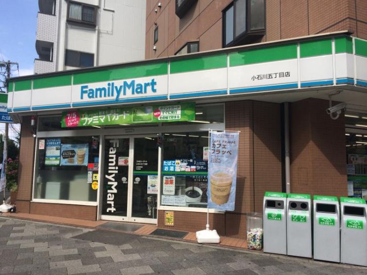 コンビニ　ファミリーマート小石川五丁目店（コンビニ）まで378m
