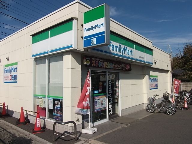 コンビニ　ファミリーマート（コンビニ）まで620m