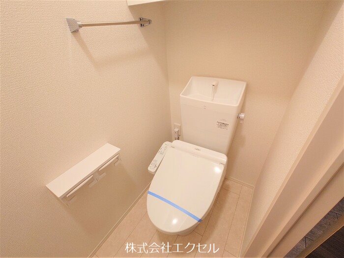 トイレ　温水洗浄便座です。