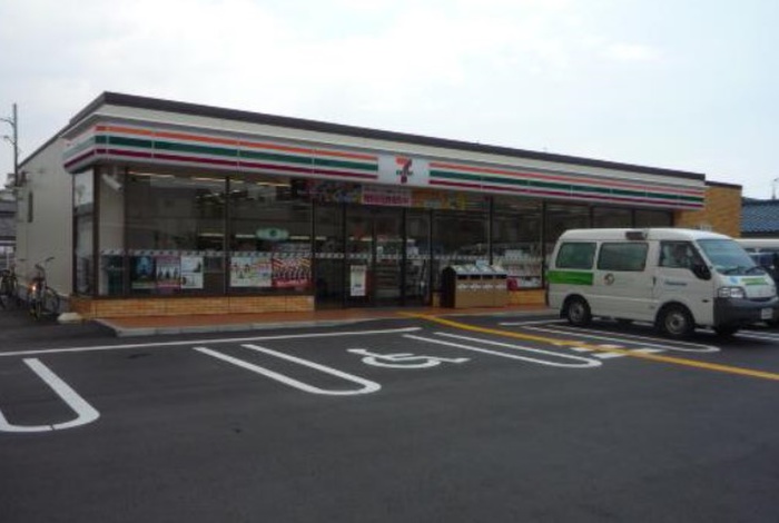 コンビニ　セブンイレブン（コンビニ）まで400m