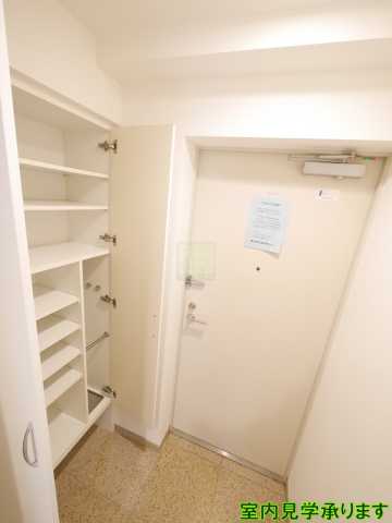 玄関　別部屋の画像になります。