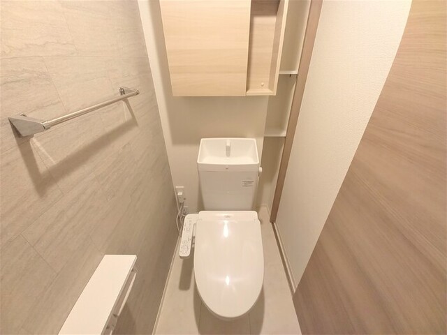 トイレ　温水洗浄暖房便座トイレ