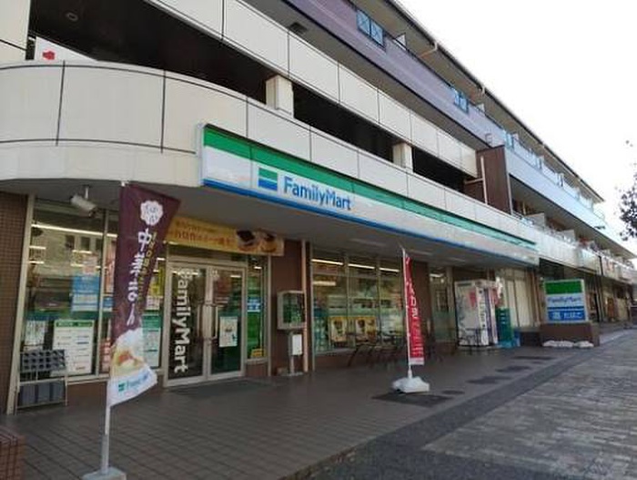 コンビニ　ファミリーマート こどもの国店（コンビニ）まで800m