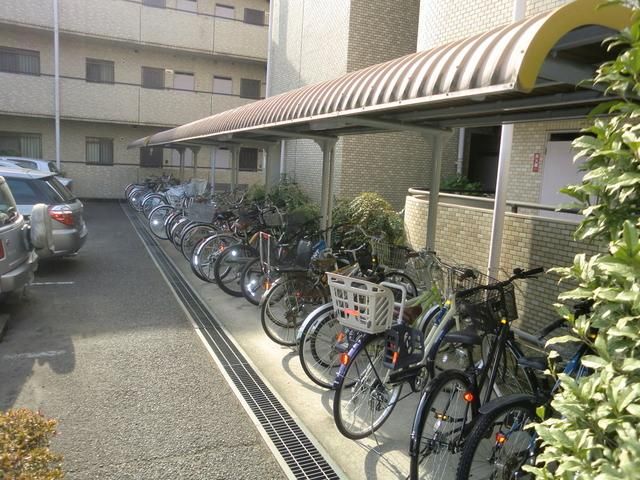 その他共有部分　★屋根付きの駐輪場スペースです★
