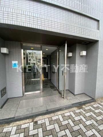エントランス　落ち着いたエントランスです