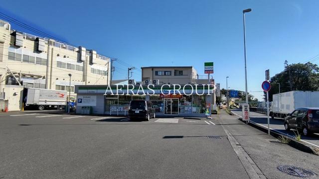 コンビニ　ファミリーマート作の口小学校前店（コンビニ）まで555m