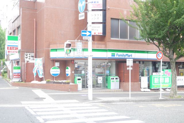 コンビニ　ファミリーマート（コンビニ）まで80m