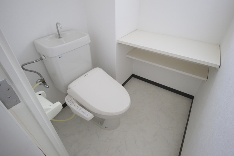 大阪モノレール本線 千里中央駅 徒歩15分 8階建 築39年のトイレ写真