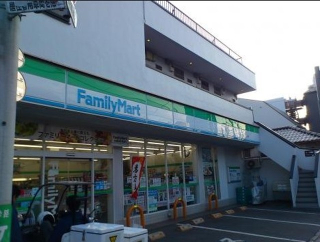コンビニ　ファミリーマート西荻女子大通り店（コンビニ）まで130m