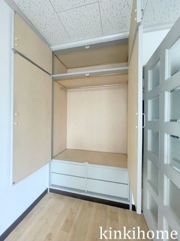 収納　写真は別のお部屋です。