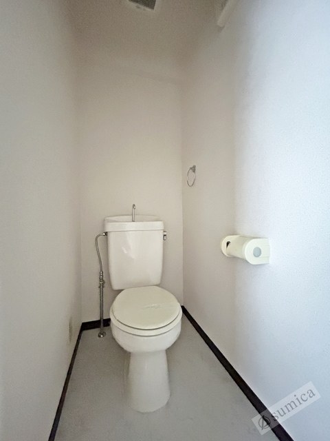 トイレ　この空間なんだか落ち着きます。清潔感のあるトイレです。