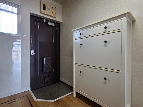 地下鉄東山線 中村公園駅 徒歩6分 3階建 築40年の玄関写真