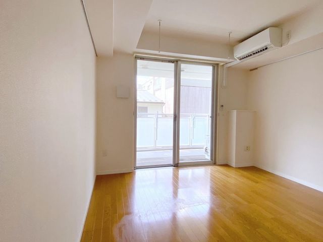 シャレール広尾 1号棟の居間写真