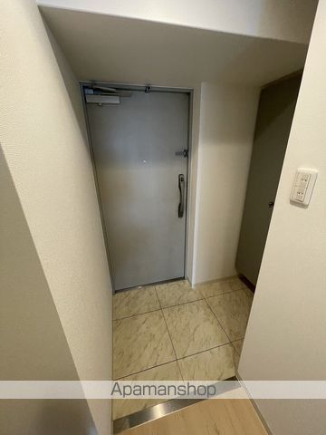 地下鉄御堂筋線 中津駅 徒歩3分 15階建 築19年の玄関写真