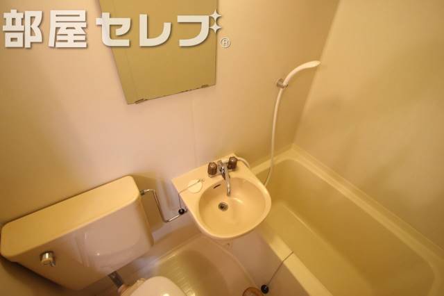 洗面設備　浴室内洗面台。他号室の写真です。