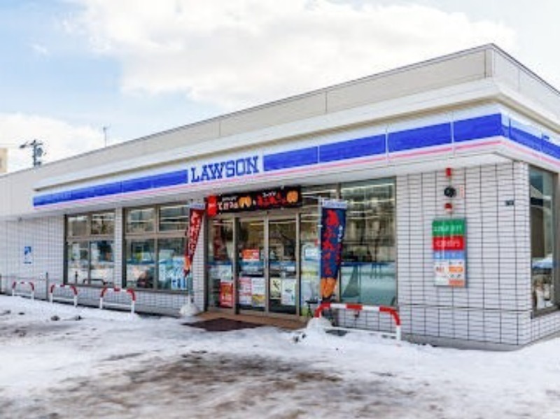 コンビニ　ローソン札幌北25東七丁目店（コンビニ）まで244m