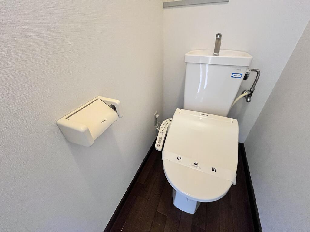 トイレ　※工事中の為別部屋の写真です。