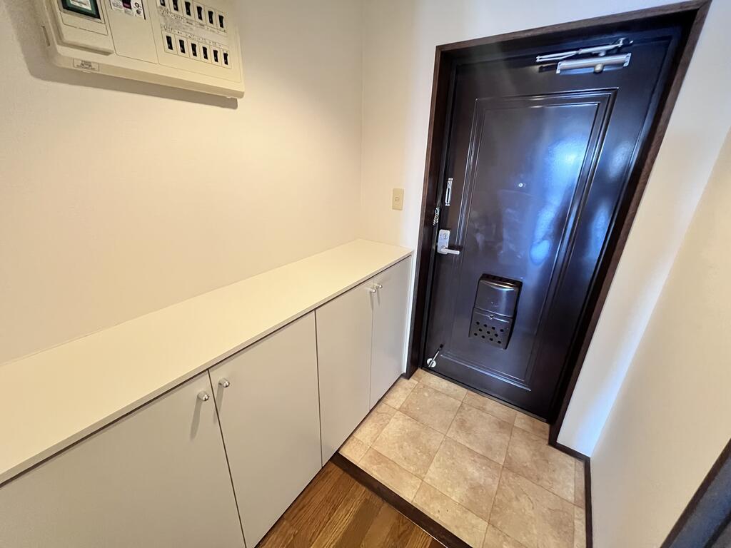 玄関　※工事中の為別部屋の写真です。