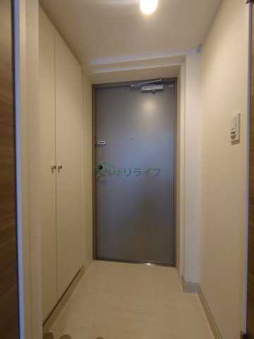 玄関　別部屋の参考写真になります。